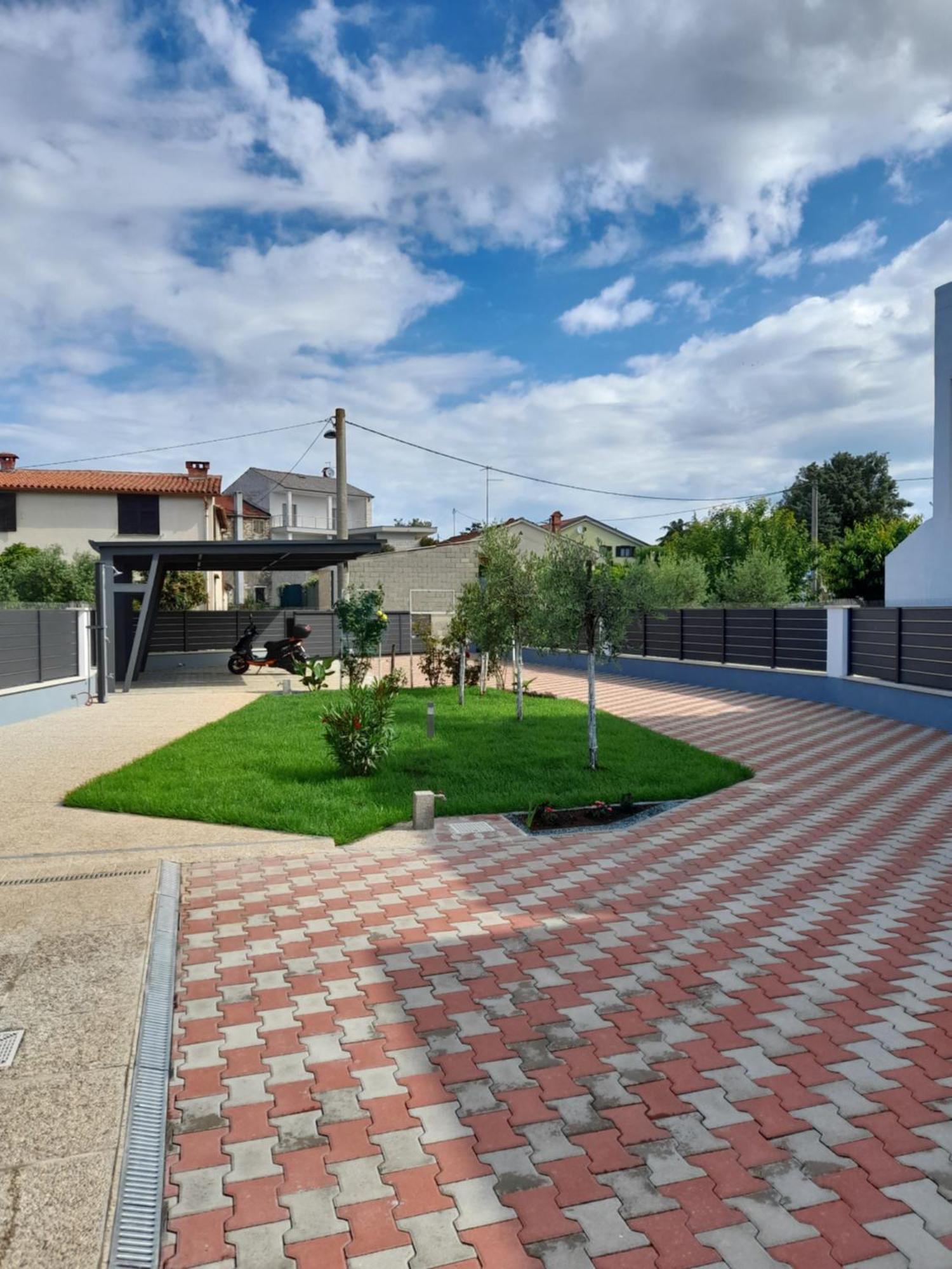 Donella Umag